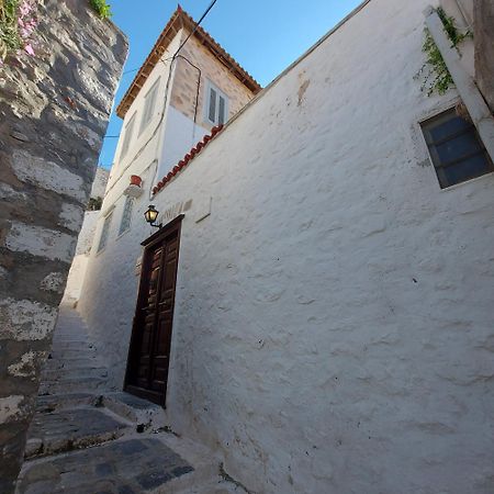 Christina'S Stone House Apartment Hidra Exterior foto