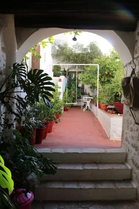 Christina'S Stone House Apartment Hidra Exterior foto